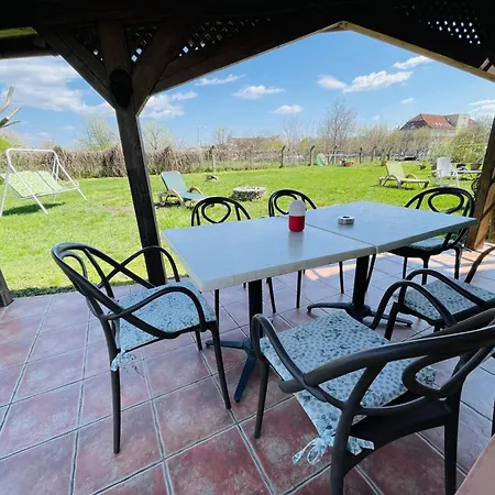 公寓 Greenpark Garden Family Near Tokaj *